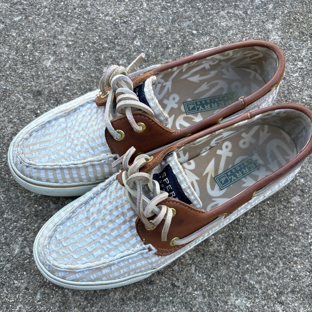 Sperry’s top-sider boat shoes, women sized 5.5